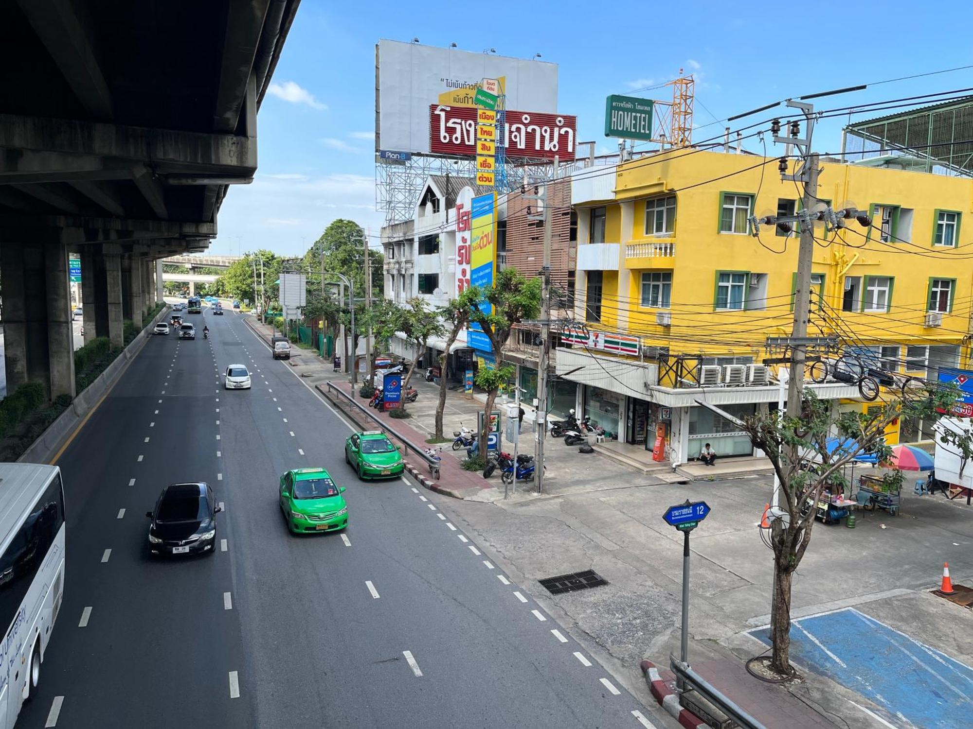 Dao Jaras Fah Hometel ดาวจรัสฟ้าโฮมเทล Bangkok Dış mekan fotoğraf