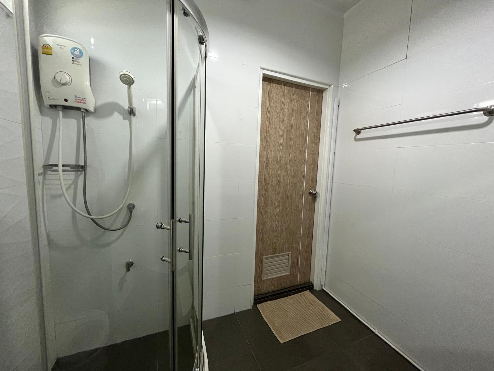 Dao Jaras Fah Hometel ดาวจรัสฟ้าโฮมเทล Bangkok Dış mekan fotoğraf